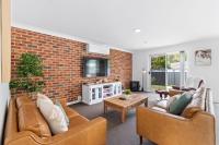 Light and Bright at Maloneys managed by Batemans Bay Accom - B&B Maloneys Beach