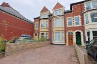 Spacious Pontcanna Apartment, Driveway Parking & 10 min to City Centre - B&B
