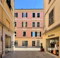 "Mirabello Apartment" 2 BDR AC, 2 BTH, 2nd floor, Exclusive Garage 600mt outside of LTZ, luggage-only elevator,Pedestrian Centre, city life - Chambres d'hôtes La Spezia