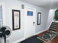 Nice house with private parking, king bed fenced yard - B&B West Seneca