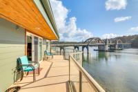 Riverfront Apt in Old Town Florence! - B&B