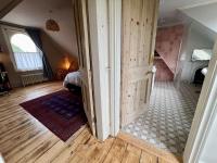 Top floor of Central Rochester home - Bed and Breakfast