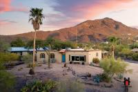 Sonoran Desert Getaway with Cowboy Tub - B&B Cave Creek