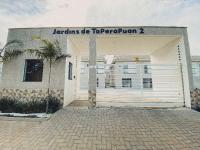 Casas Duplex todas com 3 suiítes ambas com ar condicionado, varanda, internet e churrasqueira privativa no Residencial Jardins de Taperpuã 2 codomínio a poucos metros da Praia de Taperapuã, com piscina e área gourmet. - B&B Porto Seguro