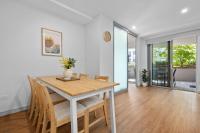 Centrally Located Pymble Apartment - B&B