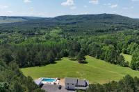 Private Retreat! Pool, Hot Tub, Awesome Views, Washer & Dryer, Wi-Fi, Near Rome, GA - Bed and Breakfast