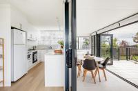 Mona Vale Surf to Tee - B&B