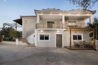 Happy Villa with Pool - Ideal Villa for Large Groups Near Laganas With a Pool Perfectly Combining Natures Tranquility and Vibrant Entertainment By Villa Mana Gers - Chambres d'hôtes Mouzáki