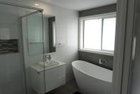 Luxury 4 Bedroom Home - Sleeps 10 Guests - Bed and Breakfast Gledswood Hills