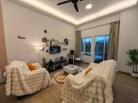 Appartamento con 3 Camere da Letto e Vista Montagna