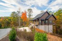 Mountain Haven Hot Tub Arcade Theater Room - B&B Sevierville