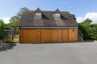 The Longmynd Stunning studio flat with own large garden - B&B