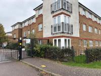 The Modern Balcony Apartment - 2 Bed 1 Bath Private Parking - Ferienwohnung