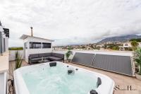 Luxury townhouse with rooftop sauna & Jacuzzi - B&B Fuengirola