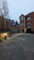 Modern Home From Home At Elm Tree House - B&B