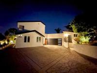 Casa Agave, 2 Bedroom, 1 Bath Guest House, with 3 Beds & Game Room - Chambres d’hôtes