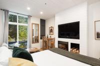 Cozy Room at Glacier Lodge - B&B Whistler