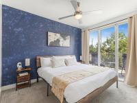 City Center Apartment - King Bed - Gym - Smart TV - Bed and Breakfast