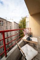 New Large Modern Apartment - City Center - 60m2 - Lift - Parking - B&B
