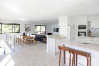 Belli Street by Noosa Secret Destinations - Short Walk to Hastings St - Chambres d'hôtes Noosa Heads