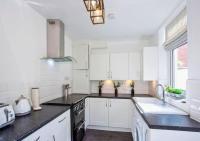 Amberley House - with Hot Tub + Free Parking - Chambres d’hôtes York