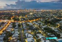 Wow Bridge views Near CBD Quiet bus train - Bed and Breakfast Brisbane