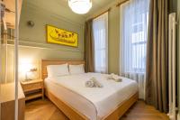 Deluxe One-Bedroom Apartment