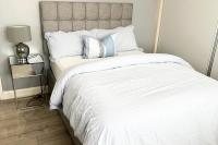 4 Bed House-Garden-Parking-15 min Elizabeth Line - Bed and Breakfast Dagenham