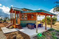 Studio Cabin with Covered Patio, Fire Pit, and WiFi - Bed and Breakfast Mountain Home