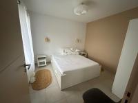 Appartement avec jardin - B&B Châteauneuf-de-Galaure