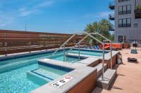 2 Br Dwntwn Apt With Hot Tub - B&B