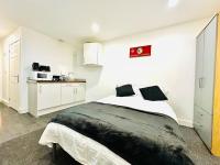 Cosy City Center Studio - Bed and Breakfast Coventry