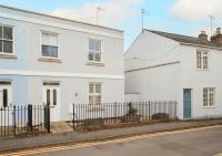 Stunning 2 Bed with Private Patio and Free Parking - B&B Cheltenham