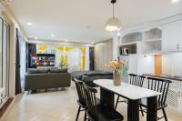 VietHOME-The Duplex 67-6pax-Lift Netflix-FREE Laundry - Bed and Breakfast Hanoi