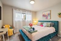 Vibrant 2bed Condo - Stroll to SEA Space Needle - B&B