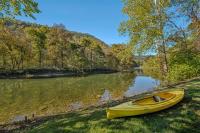 River Song Retreat - Right on the River! - B&B Great Cacapon
