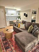 Boho Bliss - Just steps away from the Hospital - B&B