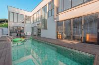 T M L-Luxury 4 bedrooms Pool Villa with Private KTV & 4 Min Walk to Jomtien Beach - Chambres d'hôtes Jomtien