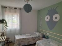 Chambre Lits Jumeaux avec Salle de Bains Commune