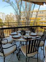 Elegant Renovated 3-bedroom appartment in Maroussi - Bed and Breakfast