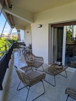 Elegant Renovated 3-bedroom appartment in Maroussi - Ferienwohnung Athen