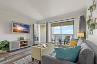 Waterfront Balcony Pool AC Smart TV - Bed and Breakfast