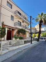 Smart Comfort RoomN2 with Private Bathroom in best Location Beach 250m - Ferienwohnung