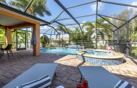 Tranquil Palms Heated Pool Spa Outdoor TV & More - B&B Cape Coral