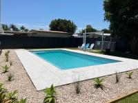 Pet Friendly Beach House with pool - Sleeps 10 - B&B