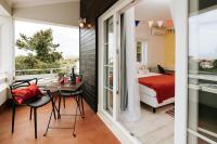 Deluxe Suite mit Kingsize-Bett und eingeschränktem Meerblick