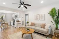 Southern Charm with Hot Tub 10 min from Downtown! - Ferienwohnung