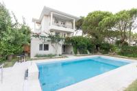 Spacious Exquisite 5BR Villa with Private Pool - Bed and Breakfast Ayvalık