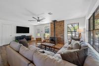 Brazos Riverside Cottage - Family, Fun Getaway - B&B Aquilla