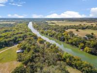 Brazos Riverside Cottage - Family, Fun Getaway - B&B Aquilla